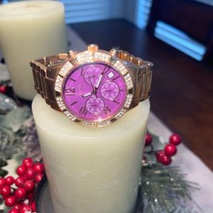 Guess rose gold watch.  Only worn a few times. No damage or scratches.